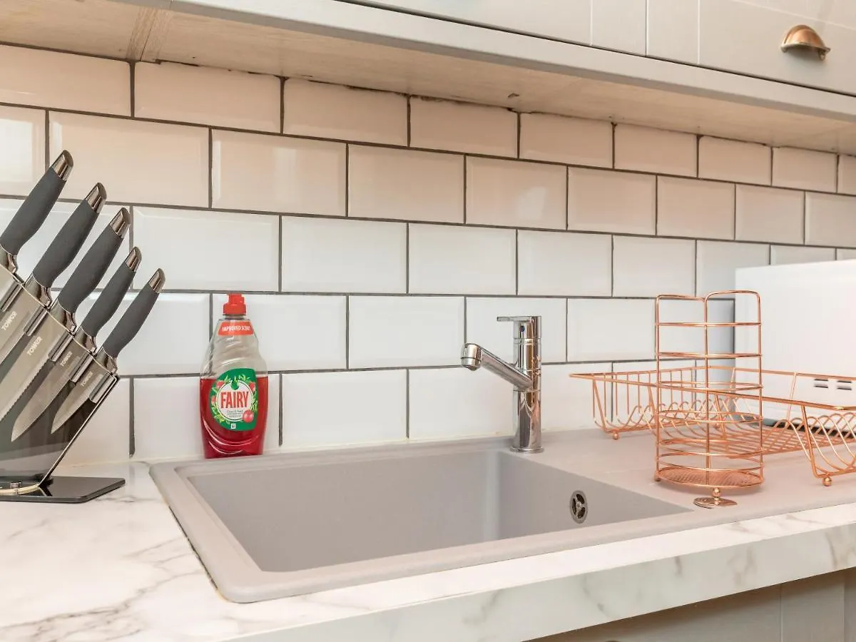 Stylish 2-Bedroom Flat With Patio And Garden Brighton Apartment