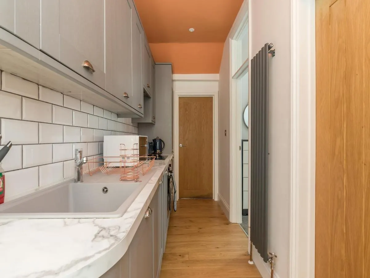 Stylish 2-Bedroom Flat With Patio And Garden Brighton